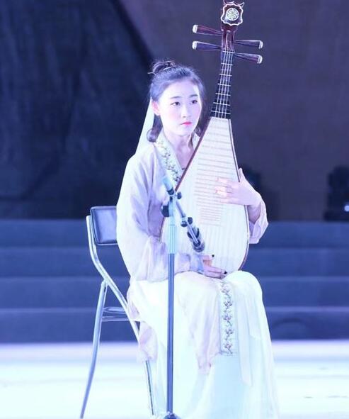 琵琶老师：罗雨婷