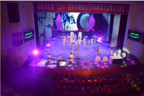 2016年，纪念三八节演出